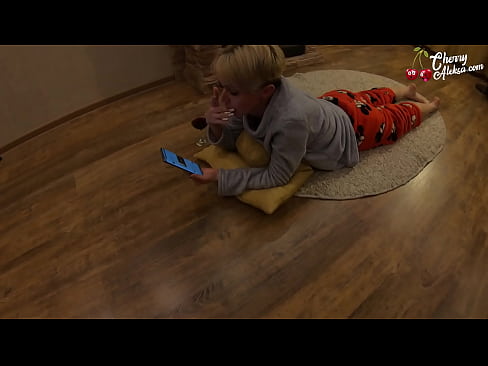 ❤️ Šialená blondínka fajčí obrovský penis a skáče na ňom - análny sex ❤️ Porno na nás ❌❤