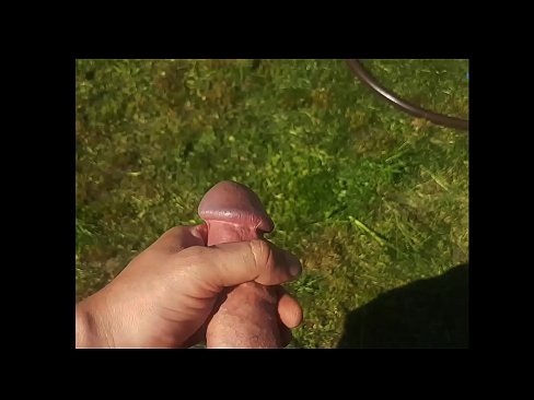 ❤️ Horúca kočka si nechá jebnúť ružovú kundičku a vystrieka sa so squirtom v letnej záhrade ❤️ Porno na nás ❌❤