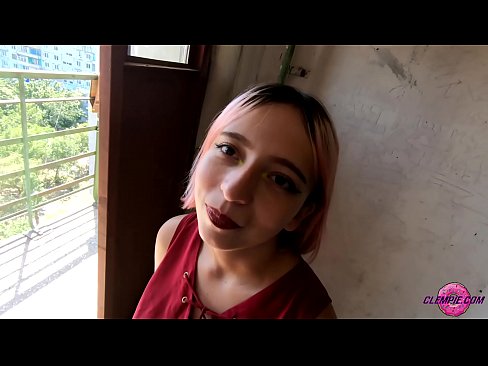 ❤️ Študentka zmyselne fajčí cudzinca vo vnútrozemí - strieka mu na tvár ❤️ Porno na nás ❌❤