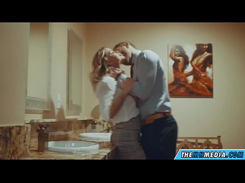 ❤️ Keď vás prsnatá blondínka zvádza na verejných toaletách ❤️ Porno na nás ❌❤